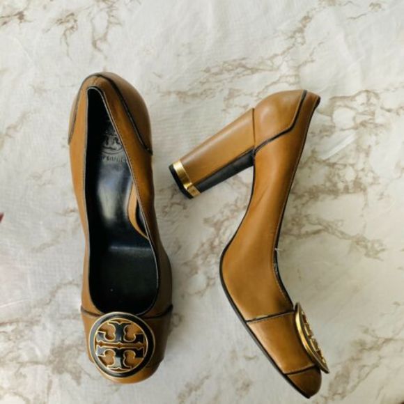 Tory Burch Camel Chunky Buckle Round Toe Pumps - Picture 2 of 6